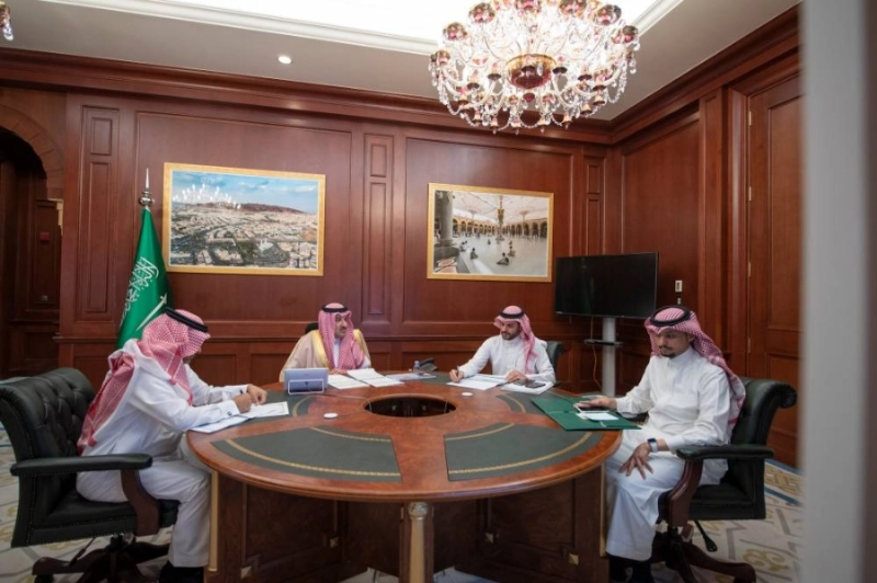فيصل بن سلمان خلال ترؤسه مجلس المنطقة (مكة)