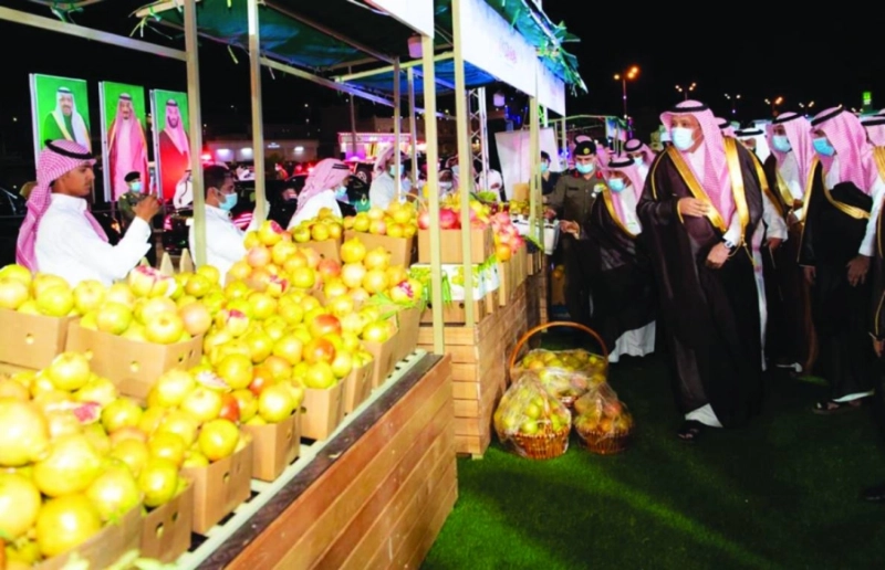 حسام بن سعود خلال تدشينه المهرجان (مكة)