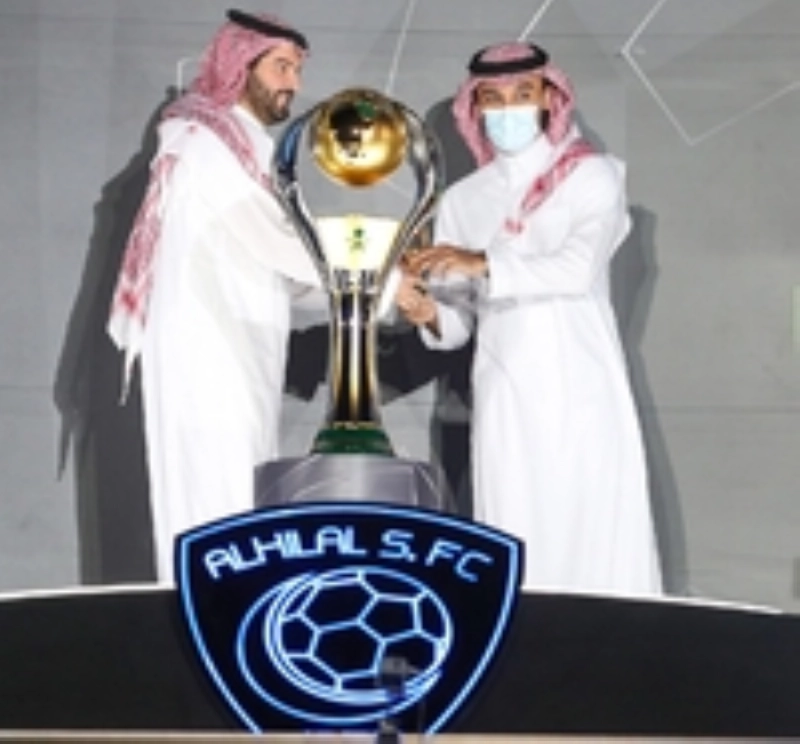 جانب من تتويج الهلال بكأس النسخة الاستثنائية لدوري محمد بن سلمان للمحترفين