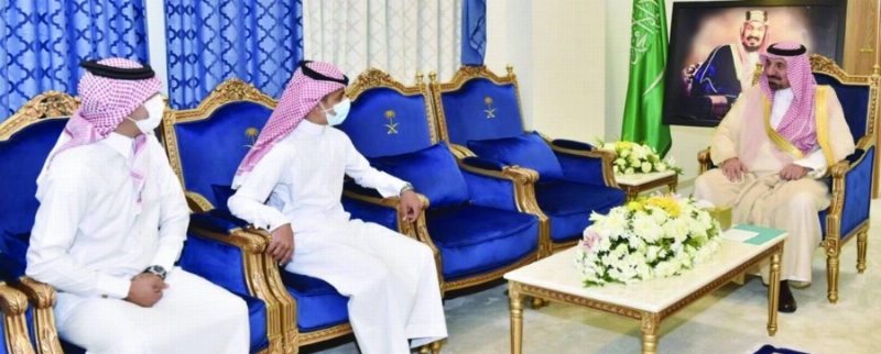 جلوي بن مساعد لدى استقباله أحمد آل مشرف (مكة)