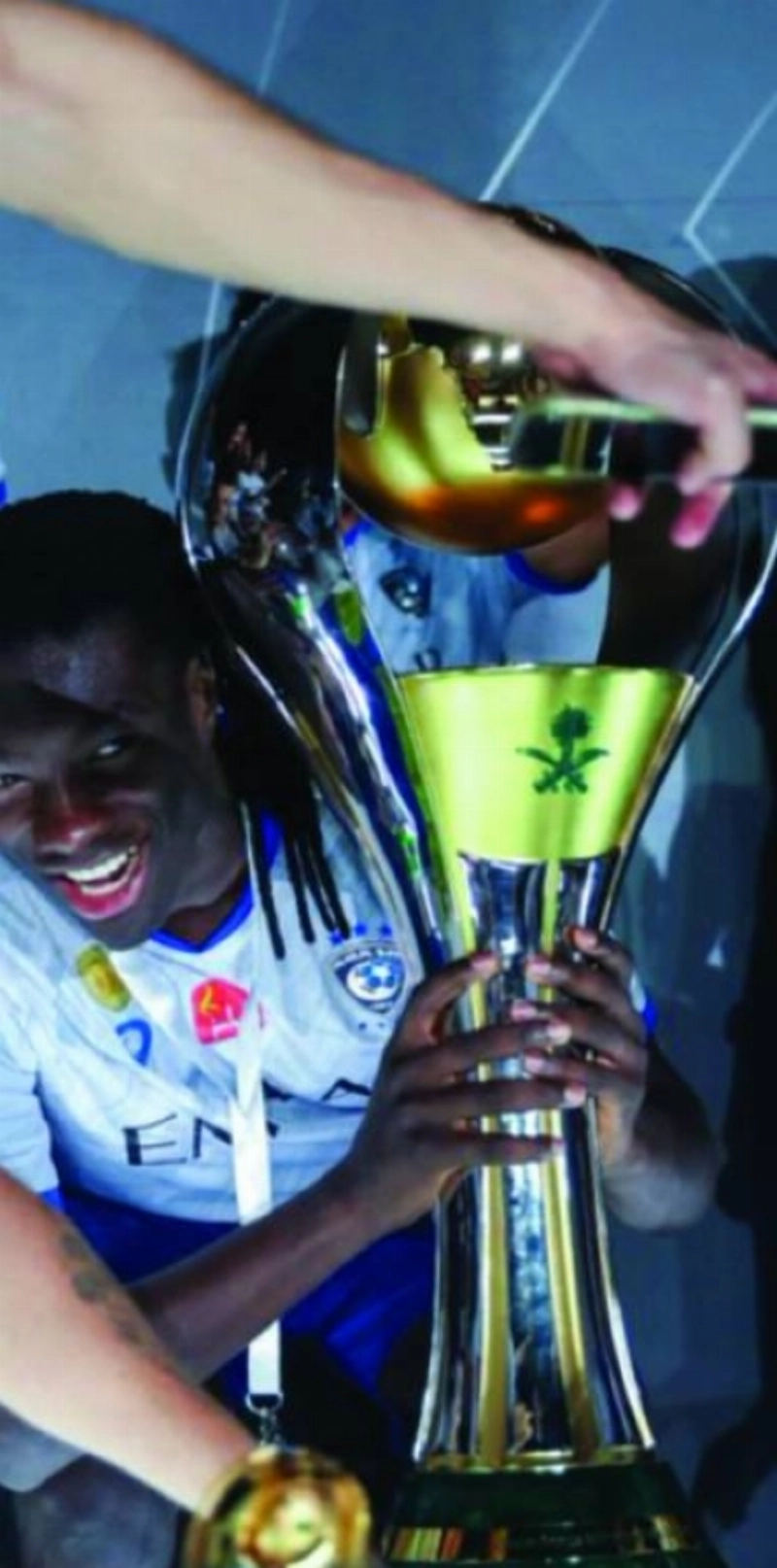 جوميز يحتفل بالدرع (إعلامي الهلال)