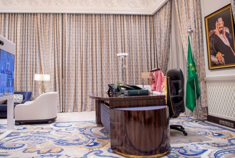 خادم الحرمين لدى ترؤسه جلسة مجلس الوزراء عبر الاتصال المرئي (واس)