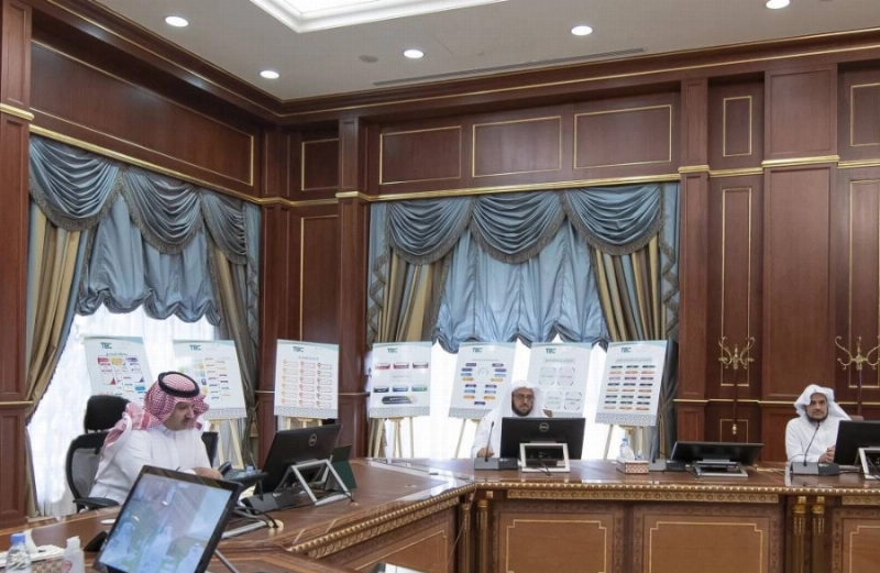 فيصل بن سلمان خلال التدشين (مكة)