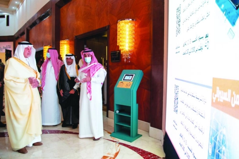 خالد الفيصل خلال التدشين (مكة)