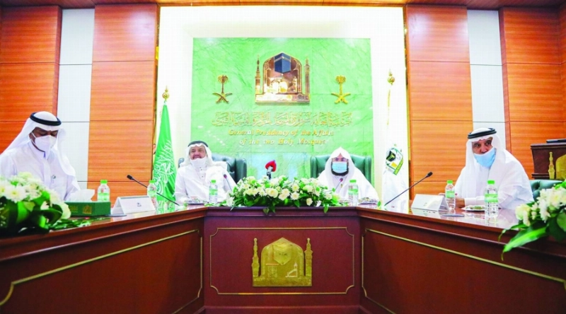 عبدالرحمن السديس ومحمد بنتن خلال الاجتماع (مكة)