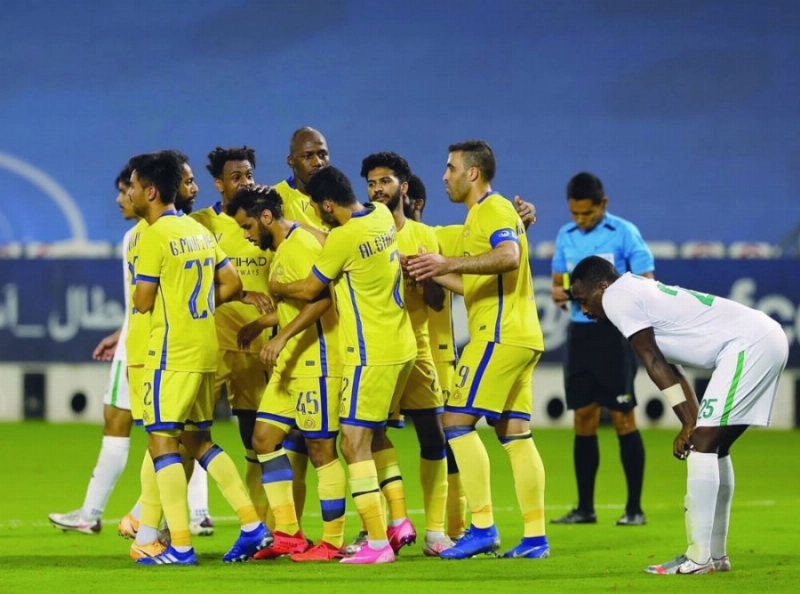 احتفال لاعبي النصر بهدف عبدالفتاح عسيري أمس (إعلامي النصر)