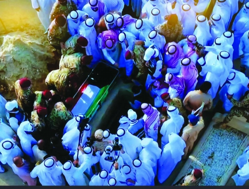 اللحظات الأخيرة قبل وداع الشيخ صباح الأحمد (مكة)