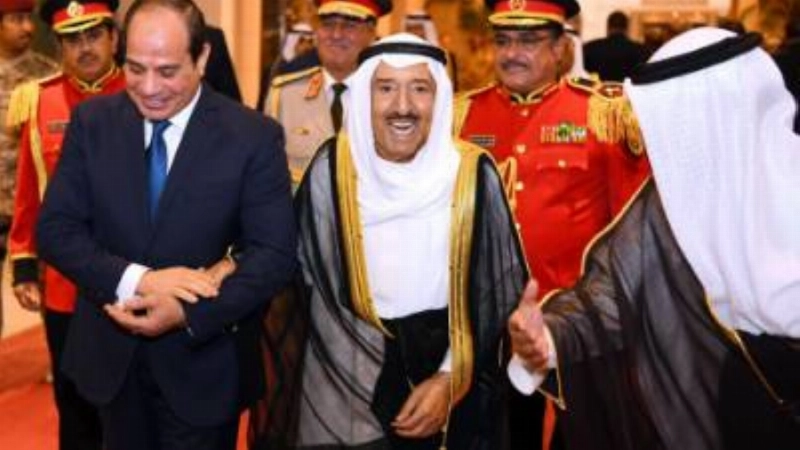 الشيخ صباح في زيارة سابقة لمصر (مكة)