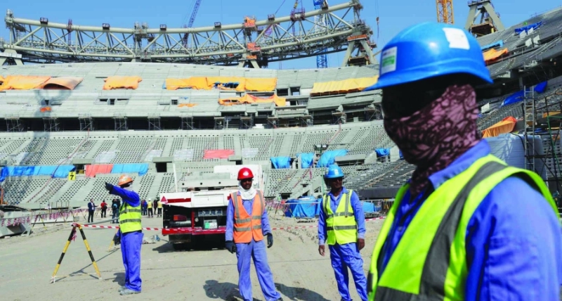 عمالة مونديال 2022 في أحد الملاعب (مكة)