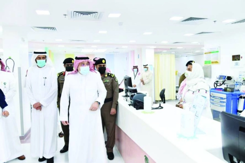 مشعل بن ماجد وتوفيق الربيعة خلال التدشين (مكة)