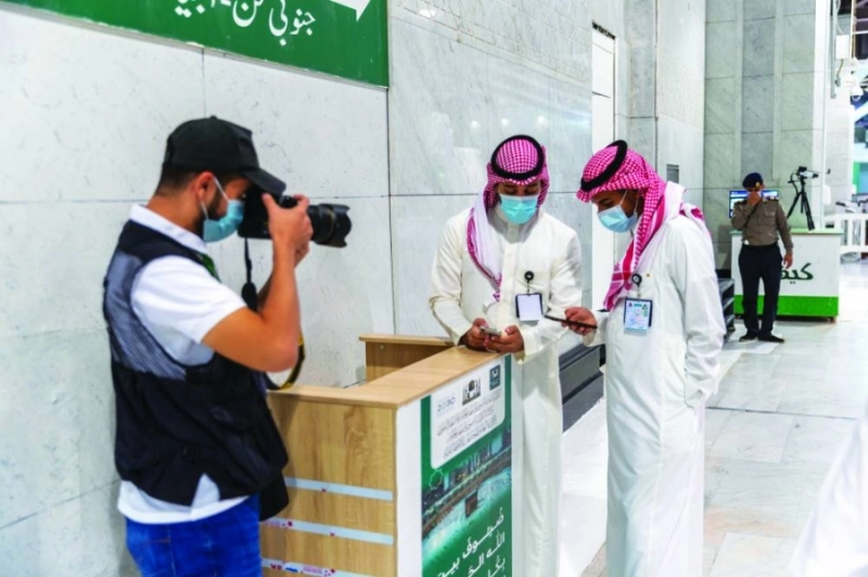 فريق الرئاسة الإعلامي خلال استقبال المعتمرين (مكة)
