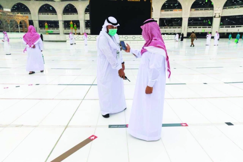 من المشرفين على الطواف (مكة)