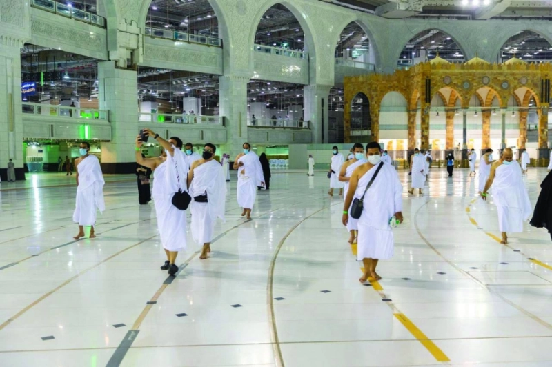من المشرفين على الطواف (مكة)