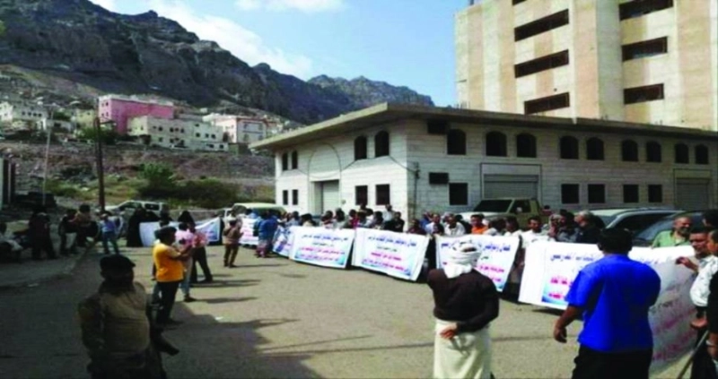 الموظفون يحتجون في عدن (مكة)