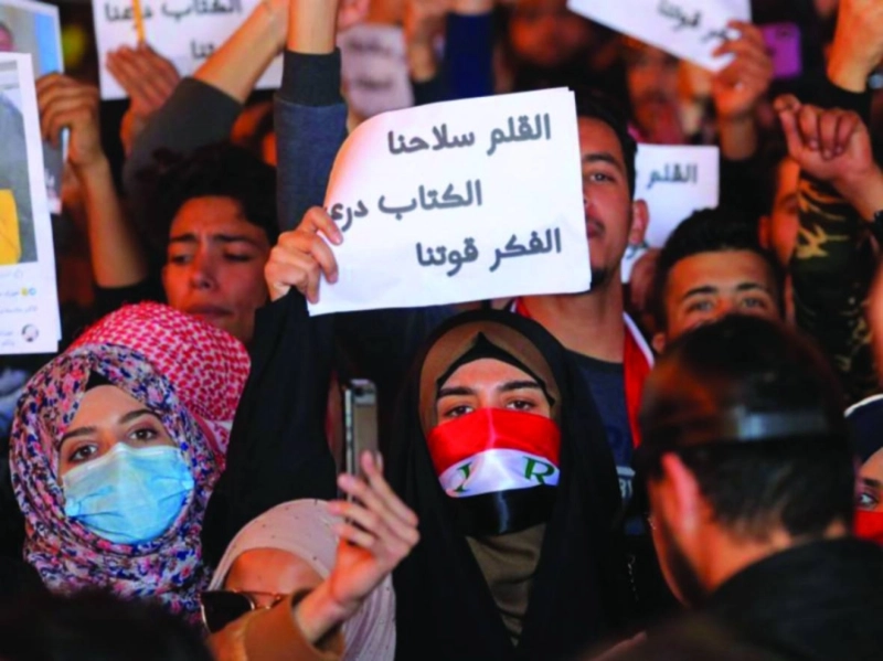 عراقيون يحاربون الميليشيات بالقلم (مكة)