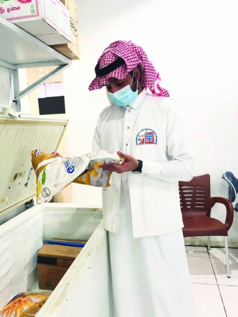 مراقب البلدية خلال الزيارات الميدانية (مكة)
