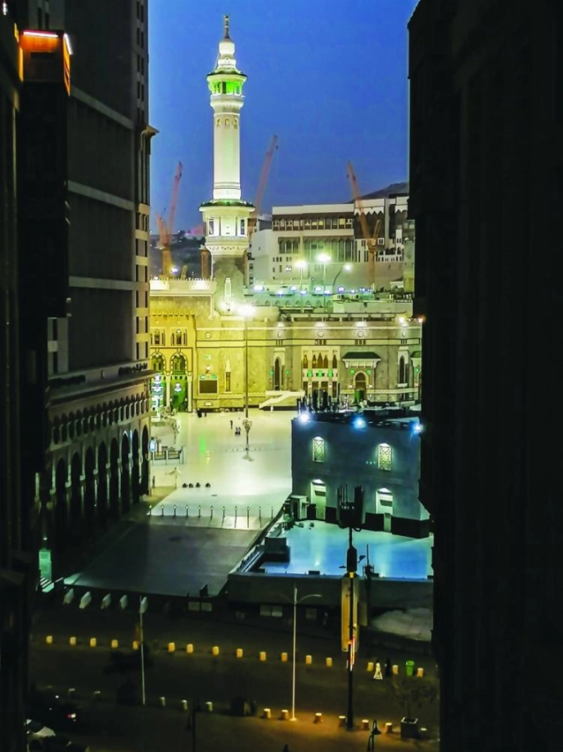 المسجد الحرام كما يبدو خلال صلاة المغرب أمس (أنس الحارثي)
