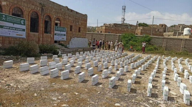 كراتين تمور جاهزة للتوزيع في تعز (واس)
