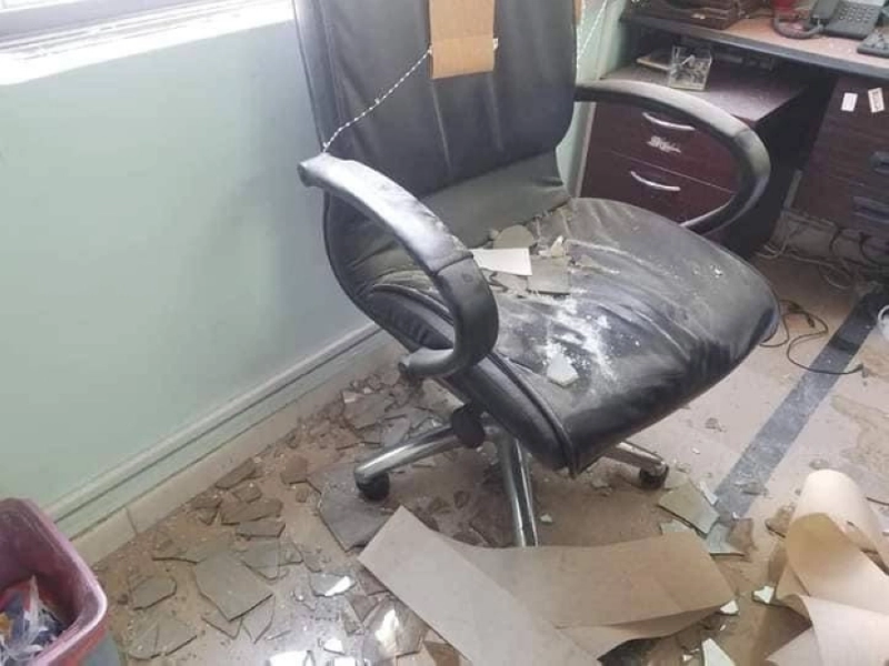 جانب من القذائف التي طالت المستشفى