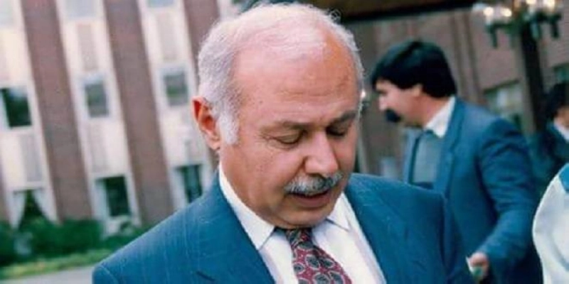 صادق شرفكندي
