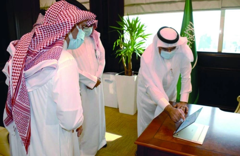 الجبير خلال التدشين (مكة)