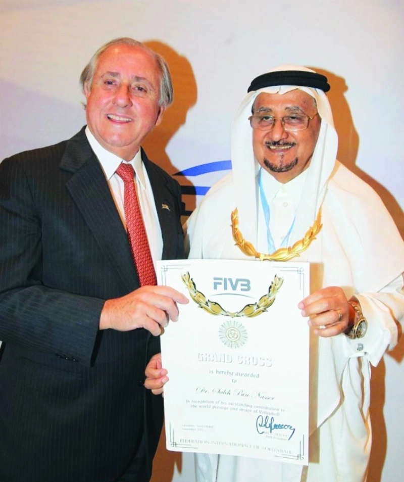 صالح بن ناصر ورئيس الاتحاد الدولي للطائرة (مكة)