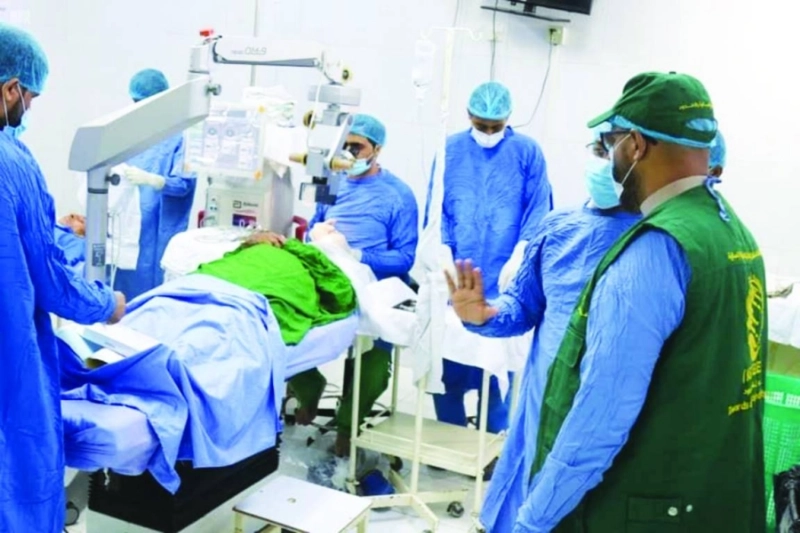 إحدى جراحات العمى ضمن الحملة (واس)
