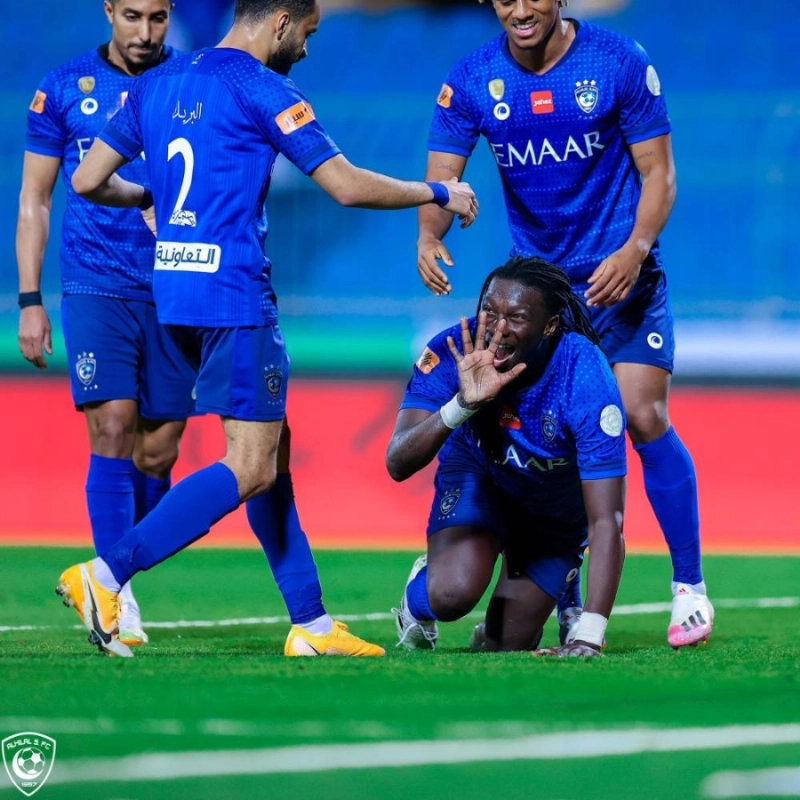 جوميز يحتفل بهدفه الثاني في أبها أمس (إعلامي الهلال)