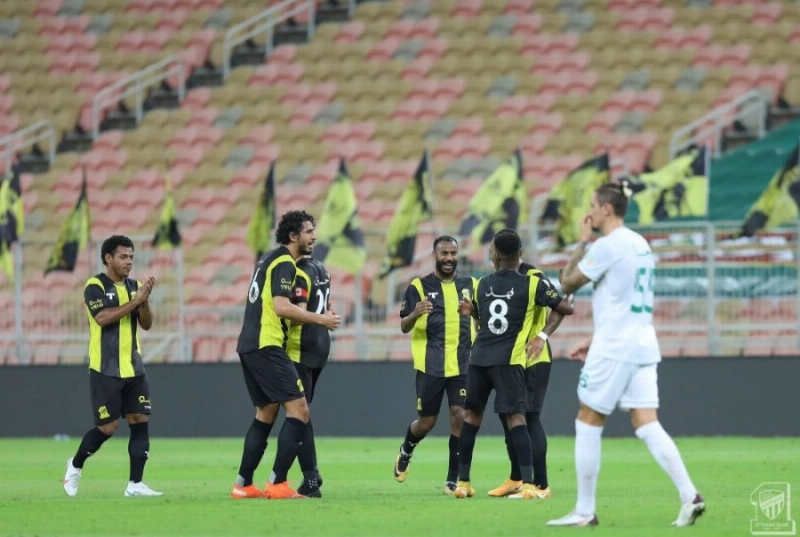 حجازي خلال مشاركته في ديربي جدة أمس (إعلامي الاتحاد)