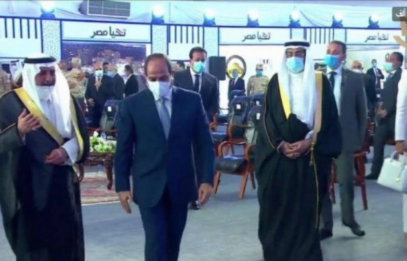 عبدالفتاح السيسي وفهد بن سلطان خلال افتتاح الجامعة (مكة)