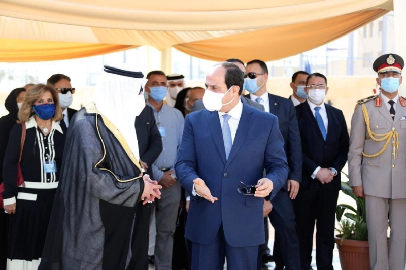 عبدالفتاح السيسي وفهد بن سلطان خلال افتتاح الجامعة (مكة)