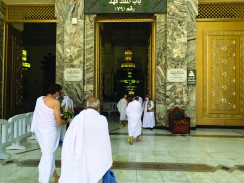 من الإجراءات الاحترازية بأبواب المسجد الحرام (مكة)