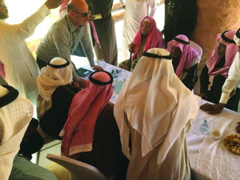 اجتماع علماء الآثار وخبراء الترميم مع أعيان العلا