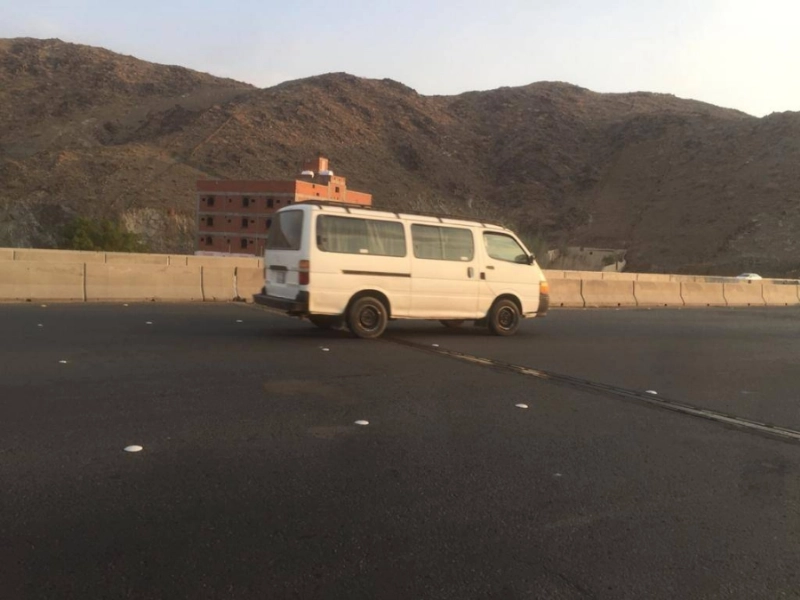 فواصل التمدد بأحد الجسور (مكة)