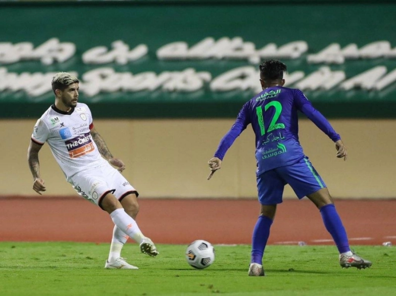 الشباب والفتح أمس