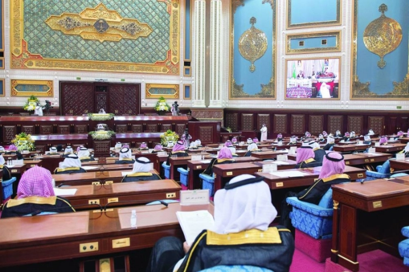 أعضاء الشورى يستمعون للخطاب