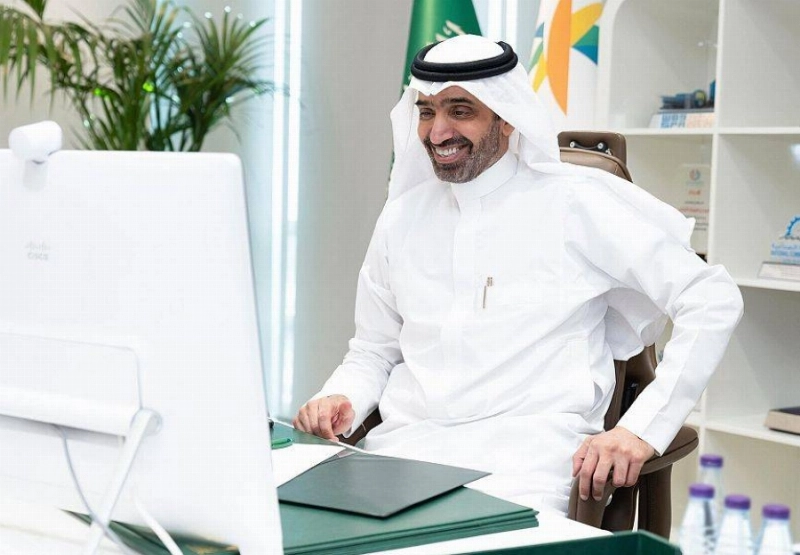الراجحي خلال توقيع المذكرة (الموارد البشرية)
