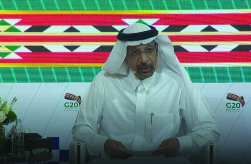 الفالح خلال الإحاطة الإعلامية (مكة)