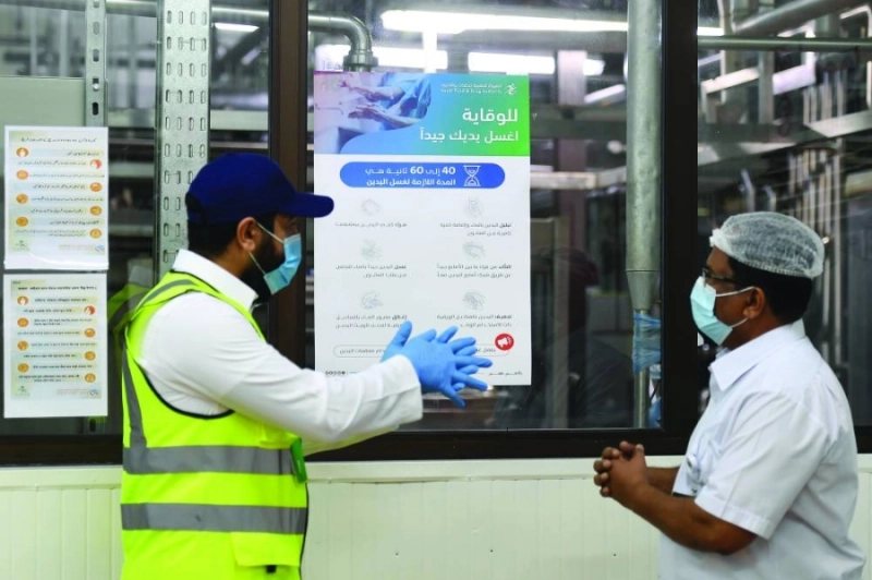 فرق هيئة الغذاء خلال الزيارات التفتيشية (مكة)