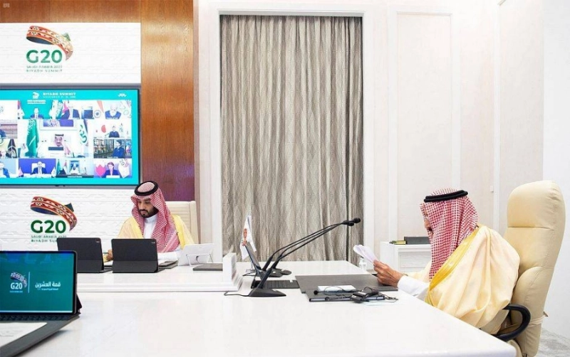الملك وولي العهد خلال قمة الرياض لمجموعة العشرين (واس)