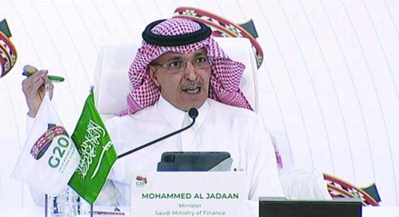 محمد الجدعان خلال المؤتمر الصحفي (مكة)