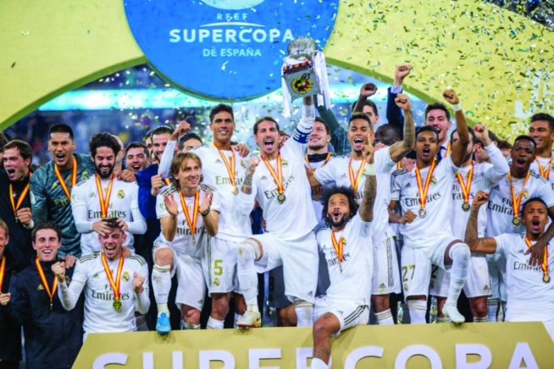 تتويج ريال مدريد بالنسخة الماضية لكأس السوبر الإسباني بجدة (تويتر)