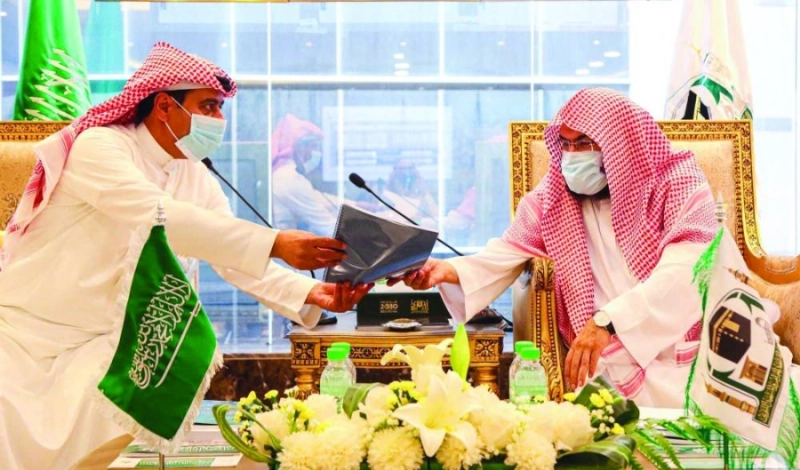 عبدالرحمن السديس خلال تدشين إحدى المنصات (مكة)