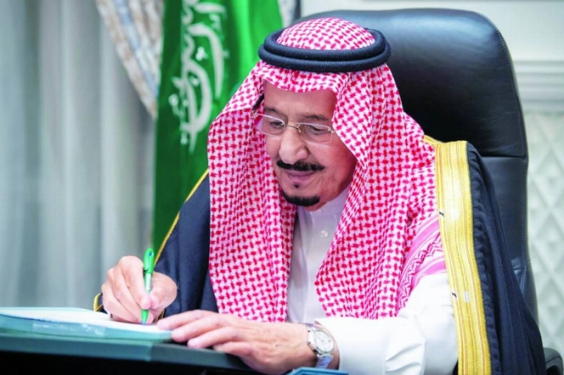 الملك سلمان خلال ترؤسه جلسة مجلس الوزراء (واس)