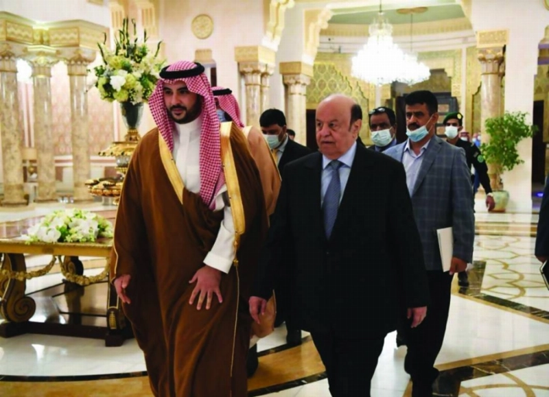 عبدربه هادي خلال استقباله الأمير خالد بن سلمان (واس)