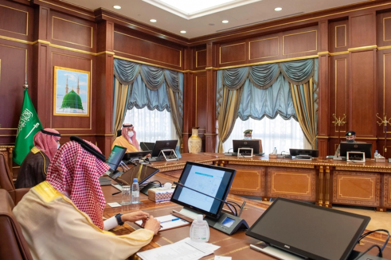 فيصل بن سلمان لدى ترؤسه الاجتماع (مكة)