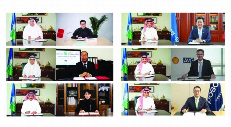 من توقيع مذكرات التفاهم (أرامكو)