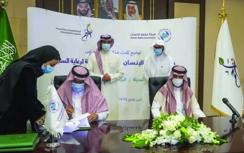 عواد العواد خلال توقيع المذكرات (مكة)