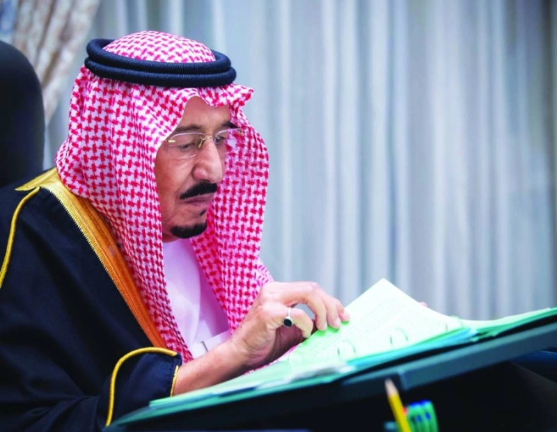 الملك سلمان خلال ترؤسه جلسة مجلس الوزارء عبر الاتصال المرئي (واس)