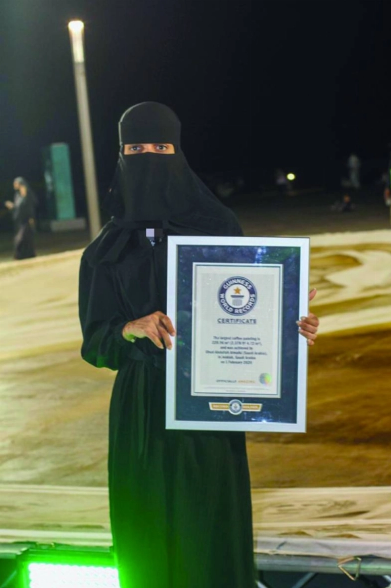 عهود المالكي تحمل شهادة جينيس (مكة)